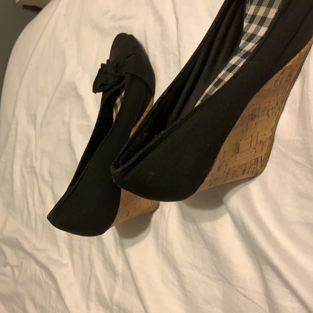 Shoes - Picture 2 of 3